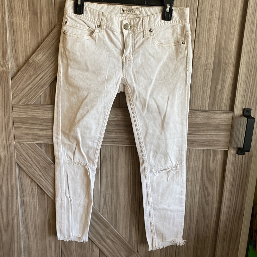 Free People White Distressed Ankle Length Jeans